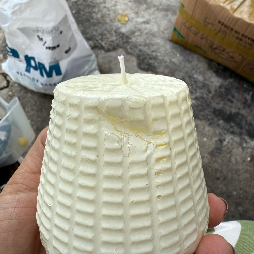 Textured White Party Candle CANDLE, RICOTTA
Made in Italy; Unscented Natural Wax - Picture 4 of 7